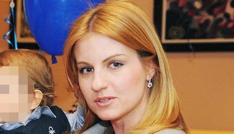 Novi Sad: Portparolka napustila sud zbog fotografija sa narko bosom Novi Sad: Portparolka napustila sud zbog fotografija sa narko bosom