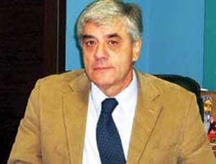 Mandić i četiri odbornika SNP-a: Gojković je neradnik i treba da podnese ostavku na sve funkcije Mandić i četiri odbornika SNP-a: Gojković je neradnik i treba da podnese ostavku na sve funkcije