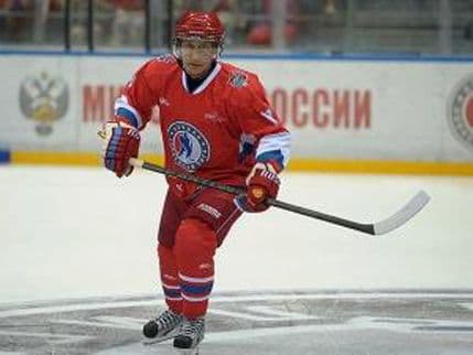 Putin igrao hokej u Sočiju Putin igrao hokej u Sočiju