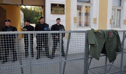 Ponovo razbijena dvojezična ploča u Vukovaru Ponovo razbijena dvojezična ploča u Vukovaru