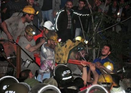 Turska: Najmanje 157 rudara poginulo u eksploziji u rudniku (FOTO, VIDEO) Turska: Najmanje 157 rudara poginulo u eksploziji u rudniku (FOTO, VIDEO)