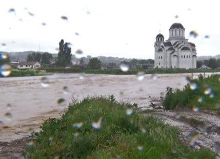 Vanredna situacija zbog poplava širom Srbije Vanredna situacija zbog poplava širom Srbije