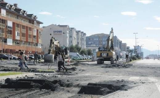 Raskrnica Pete proleterske i Bulevara zatvorena za saobraćaj Raskrnica Pete proleterske i Bulevara zatvorena za saobraćaj