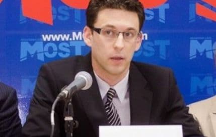 Gradonačelnik Metkovića pogođen pepeljarom u glavu Gradonačelnik Metkovića pogođen pepeljarom u glavu