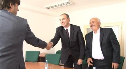 Potpisan sporazum o snabdjevanju vodom opštine Ulcinj tokom sezone (VIDEO) Potpisan sporazum o snabdjevanju vodom opštine Ulcinj tokom sezone (VIDEO)