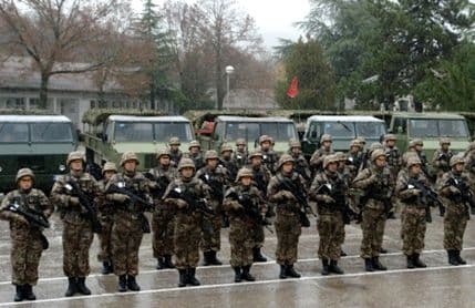 Kontingent Vojske Crne Gore kreće ka Srbiji Kontingent Vojske Crne Gore kreće ka Srbiji