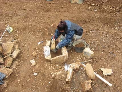 FOTO: Arheolozi istražuju grobnice otkrivene u centru Podgorice FOTO: Arheolozi istražuju grobnice otkrivene u centru Podgorice