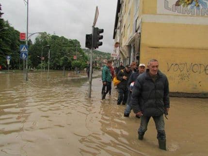 Specijalni tim Velike Britanije stiže u Sarajevo radi pomoći ugroženima Specijalni tim Velike Britanije stiže u Sarajevo radi pomoći ugroženima