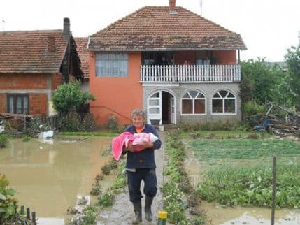 Poplave u Svilajncu, Paraćinu i Jagodini zahvatile 45.000 stanovnika Poplave u Svilajncu, Paraćinu i Jagodini zahvatile 45.000 stanovnika