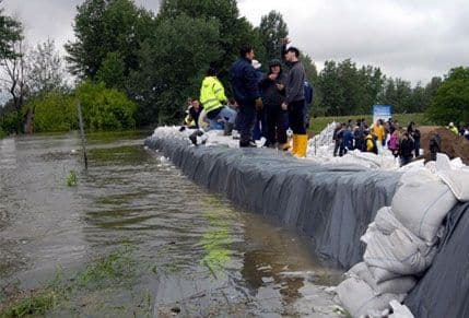 Dramatično u BiH, izlila se Sava u Hrvatskoj Dramatično u BiH, izlila se Sava u Hrvatskoj