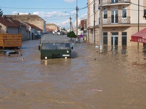 FOTO: Pripadnici VCG učestvovali u pružanju pomoći ugroženom stanovništvu u Srbiji FOTO: Pripadnici VCG učestvovali u pružanju pomoći ugroženom stanovništvu u Srbiji