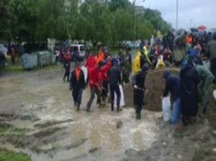 Sava probila nasip i u Orašju, Vidovice i Kopanice biće brzo pod vodom Sava probila nasip i u Orašju, Vidovice i Kopanice biće brzo pod vodom