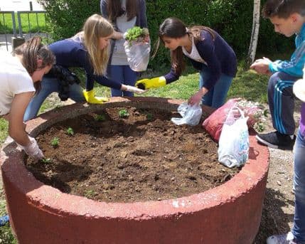 Roditelji: OŠ „Luka Simonović“ dobila novo igralište Roditelji: OŠ „Luka Simonović“ dobila novo igralište