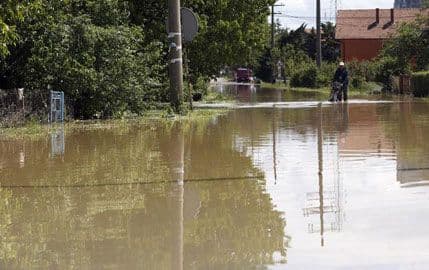 U Hrvatskoj evakuacije i na silu U Hrvatskoj evakuacije i na silu