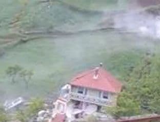 VIDEO: Klizište progutalo čitavo selo u BiH VIDEO: Klizište progutalo čitavo selo u BiH