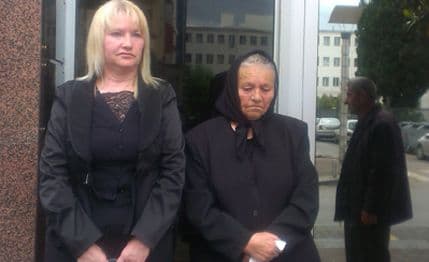 Porodica Šćekić zbog ukidanja presude štrajkuje glađu Porodica Šćekić zbog ukidanja presude štrajkuje glađu