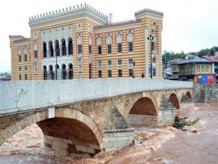 U BiH zbog poplava raseljeno 950 hiljada ljudi U BiH zbog poplava raseljeno 950 hiljada ljudi