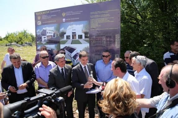 VIDEO: Kuća meda će unaprijediti pčelarstvo i otvoriti nova radna mjesta VIDEO: Kuća meda će unaprijediti pčelarstvo i otvoriti nova radna mjesta