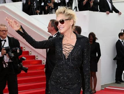 Šeron Stoun prkosi godinama Šeron Stoun prkosi godinama