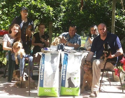 Novaković donirao hranu za pse Novaković donirao hranu za pse