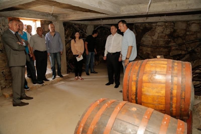 Stijepović u vinariji „Rajković“: Podržaćemo razvoj porodičnog biznisa Stijepović u vinariji „Rajković“: Podržaćemo razvoj porodičnog biznisa