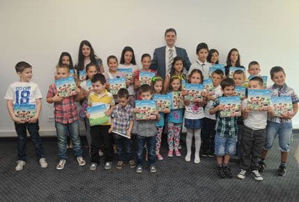 Ivanović potpisao ugovore na Grahovu i Šaskom polju: Nova pobjeda rada nad neradom Ivanović potpisao ugovore na Grahovu i Šaskom polju: Nova pobjeda rada nad neradom