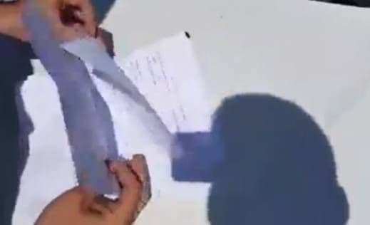 DF aktivisti snimili zaplijenu spiskova i formulara DF aktivisti snimili zaplijenu spiskova i formulara