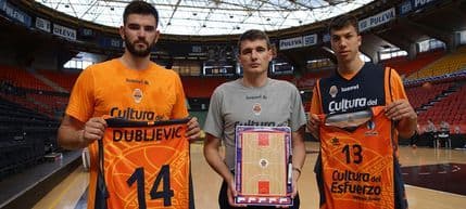 VIDEO: Lučić, Dubljević i Perasović za pomoć poplavljenima VIDEO: Lučić, Dubljević i Perasović za pomoć poplavljenima