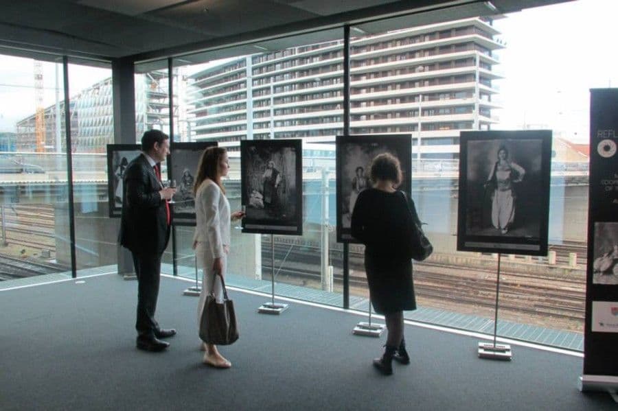 Izložba fotografija narodnih nošnji Crne Gore i Albanije Izložba fotografija narodnih nošnji Crne Gore i Albanije