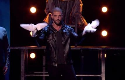 Iluzionista oduševio: U trenu jednostavno nestao (VIDEO) Iluzionista oduševio: U trenu jednostavno nestao (VIDEO)