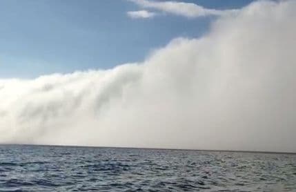 Snimili rijedak vremenski fenomen koji ih je "progutao" Snimili rijedak vremenski fenomen koji ih je "progutao"