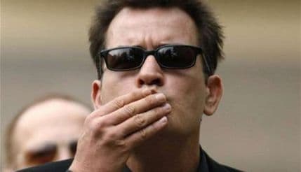 Šin izbacio djecu i bivšu ženu iz kuće koju im je kupio Šin izbacio djecu i bivšu ženu iz kuće koju im je kupio