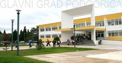 Opšta tuča ispred Medicinske škole, povrijeđene tri osobe Opšta tuča ispred Medicinske škole, povrijeđene tri osobe