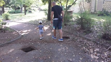 BAR: Ukrali poklopce sa šahti u parku Dvorca kralja Nikole BAR: Ukrali poklopce sa šahti u parku Dvorca kralja Nikole