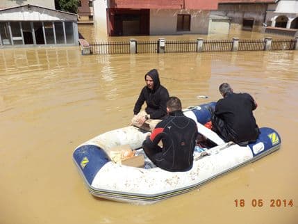 Uspješna akcija crnogorskih specijalaca u Obrenovcu (FOTO) Uspješna akcija crnogorskih specijalaca u Obrenovcu (FOTO)