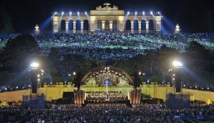 Bečka filharmonija večeras u Šenbrunu, 28. juna u Sarajevu (VIDEO) Bečka filharmonija večeras u Šenbrunu, 28. juna u Sarajevu (VIDEO)