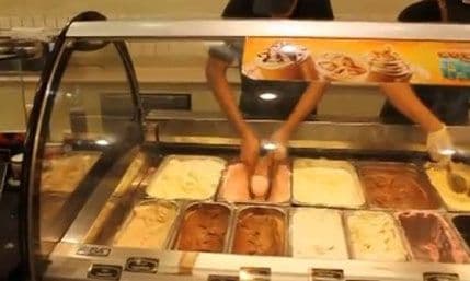 VIDEO: Kako se servira sladoled u Dubaiju VIDEO: Kako se servira sladoled u Dubaiju