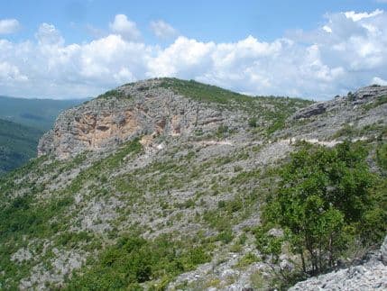 Stigao put do Crvene stijene: Do jedinstvenog staništa neandertalca sada se lakše dolazi Stigao put do Crvene stijene: Do jedinstvenog staništa neandertalca sada se lakše dolazi