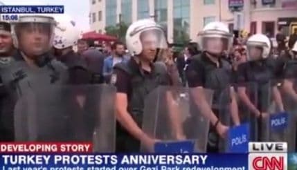 Turska: Sukob policije i demonstranata na godišnjicu protesta protiv Erdogana Turska: Sukob policije i demonstranata na godišnjicu protesta protiv Erdogana