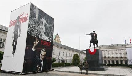 Poljska slavi pad komunizma Poljska slavi pad komunizma