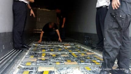 U Luci Bar zaplijenjeno rekordnih 250 kilograma kokaina; JOKOVIĆ: Tržišna vrijednost droge 12,5 miliona eura (FOTO) U Luci Bar zaplijenjeno rekordnih 250 kilograma kokaina; JOKOVIĆ: Tržišna vrijednost droge 12,5 miliona eura (FOTO)