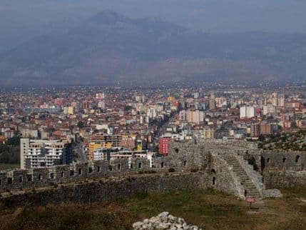 PROMJENA ZEMLJIŠNE POLITIKE: Dodatni porez na neaktivni prostor i uvođenje rente na zemljište čija je vrijednost porasla PROMJENA ZEMLJIŠNE POLITIKE: Dodatni porez na neaktivni prostor i uvođenje rente na zemljište čija je vrijednost porasla