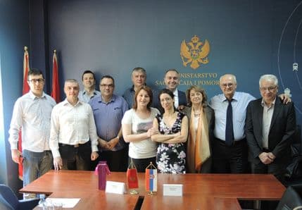 Linijski prevoz putnika između CG i Srbije i dalje u režimu dozvola Linijski prevoz putnika između CG i Srbije i dalje u režimu dozvola