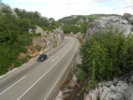 Udes na putu Podgorica-Cetinje, jedna osoba povrijeđena Udes na putu Podgorica-Cetinje, jedna osoba povrijeđena