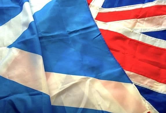 Škoti tijesno podijeljeni po pitanju nezavisnosti Škoti tijesno podijeljeni po pitanju nezavisnosti