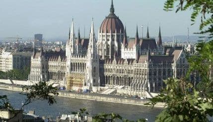 Mađari uvode novi porez na reklame Mađari uvode novi porez na reklame