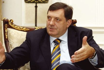 Dodik sjeo pri intoniranju himne BiH Dodik sjeo pri intoniranju himne BiH