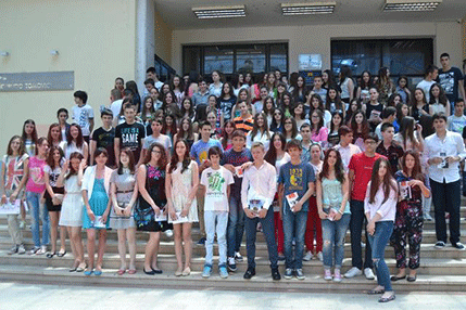 U Ramadi tradicionalni „Dan najboljih“ za srednjoškolske lučonoše U Ramadi tradicionalni „Dan najboljih“ za srednjoškolske lučonoše