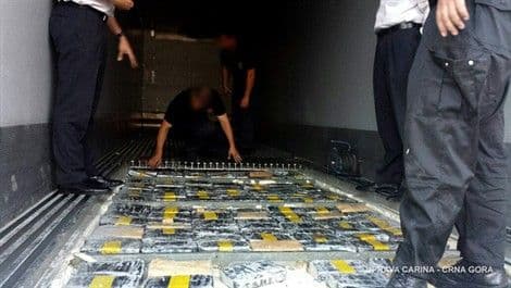 Albanska policija uhapsila Kolumbijca zbog šverca kokaina otkrivenog u Luci Bar Albanska policija uhapsila Kolumbijca zbog šverca kokaina otkrivenog u Luci Bar