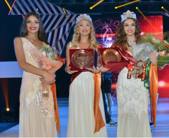 Đeka otvorio žiro račun za pomoć izboru za Mis Albanije Đeka otvorio žiro račun za pomoć izboru za Mis Albanije